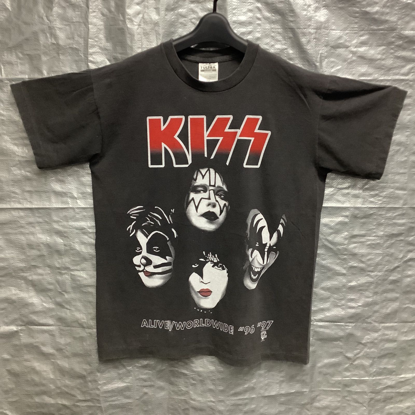 KISSのLサイズのＴシャツとキーホルダーとCDのおまけ Tシャツ Lサイズ KISS キッスバンドTシャツ TULTEX - メルカリ