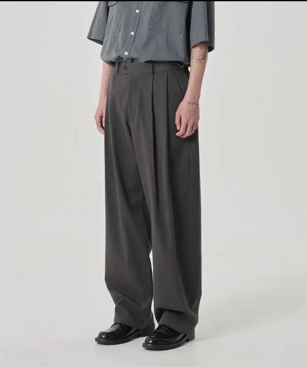 NOUN ナウン ワイド チノ パンツ チャコールグレー 2 サイズ