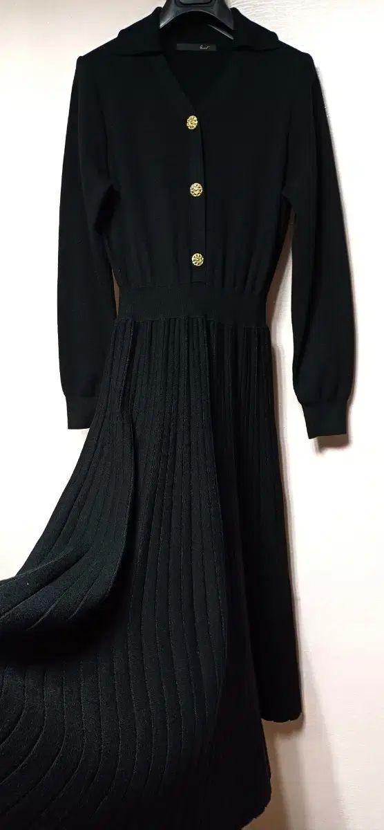 ジーカット ブラック ゴールド ボタン プリーツニット ONE PIECE Free!
