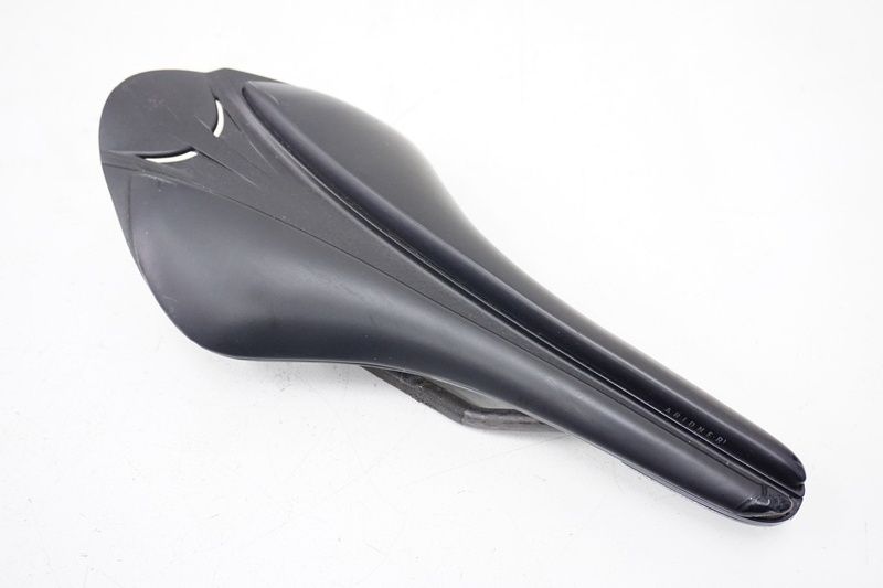 FIZIK フィジーク ARIONE R1 VERSUS EVO カーボンレール サドル | バイチャリ浜松店