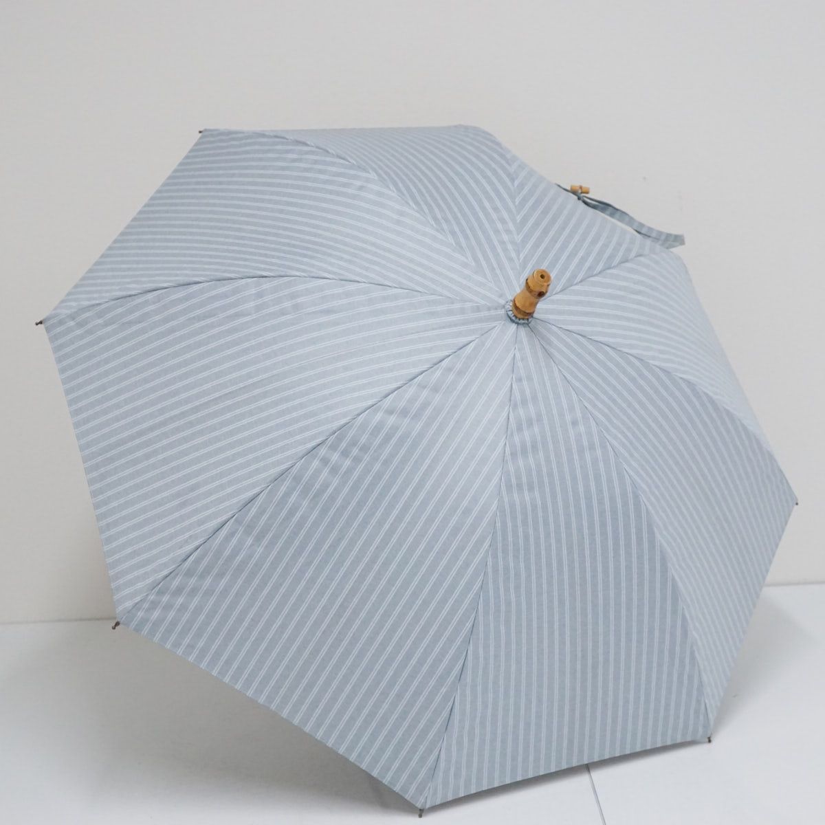 【新品未使用】　utatane 日傘　ストライプベージュ　うたたね　ウタタネ utatane（ウタタネ）の「日傘 完全遮光 晴雨兼用 ストライプ