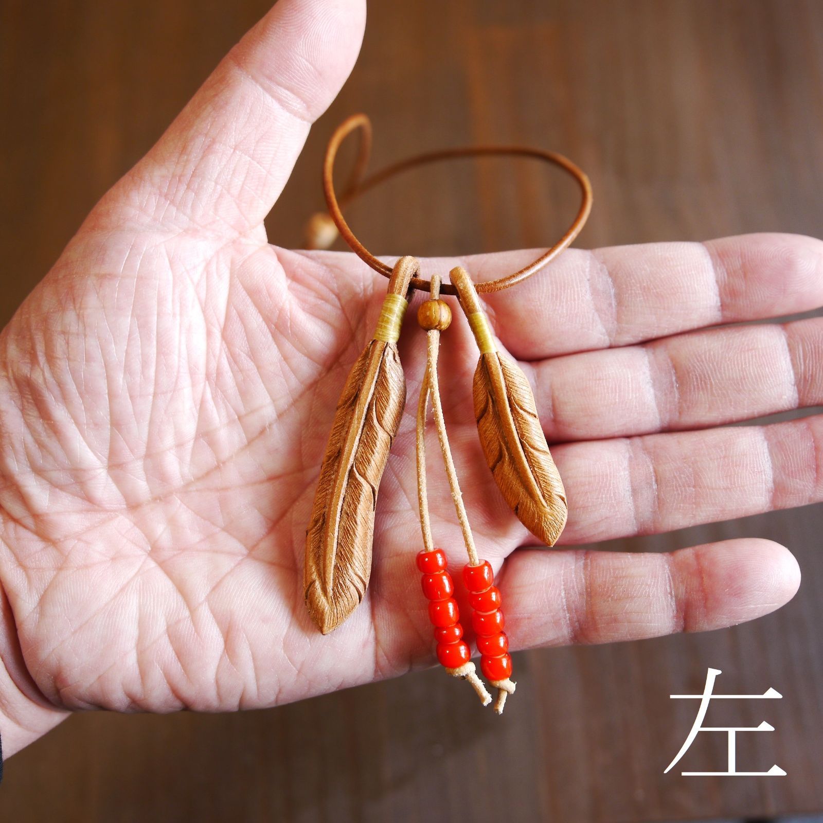 ヌメ革製イーグルフェザーネックレス（中&小） アクセサリー 