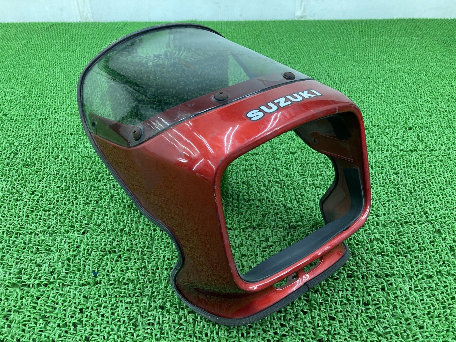 GS125Eカタナ ビキニカウル 赤M スズキ 純正 中古 バイク 部品 激レア ライトカウル 割れ欠け無し そのまま使える 修復素材や流用に 97 GS125Eカタナ ビキニカウル 赤M スズキ 純正 バイク 部品 激レア