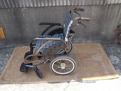 介助用標準車いす WAVIT