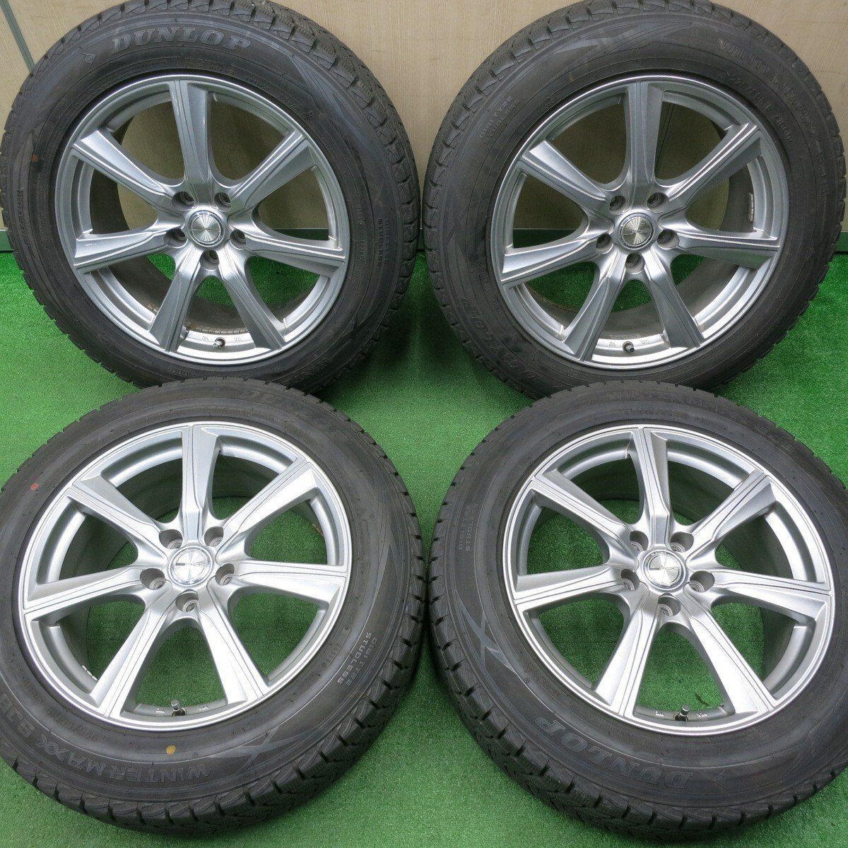 バリ溝！キレイ！9.5分☆スタッドレス 225/60R18 ダンロップ 
