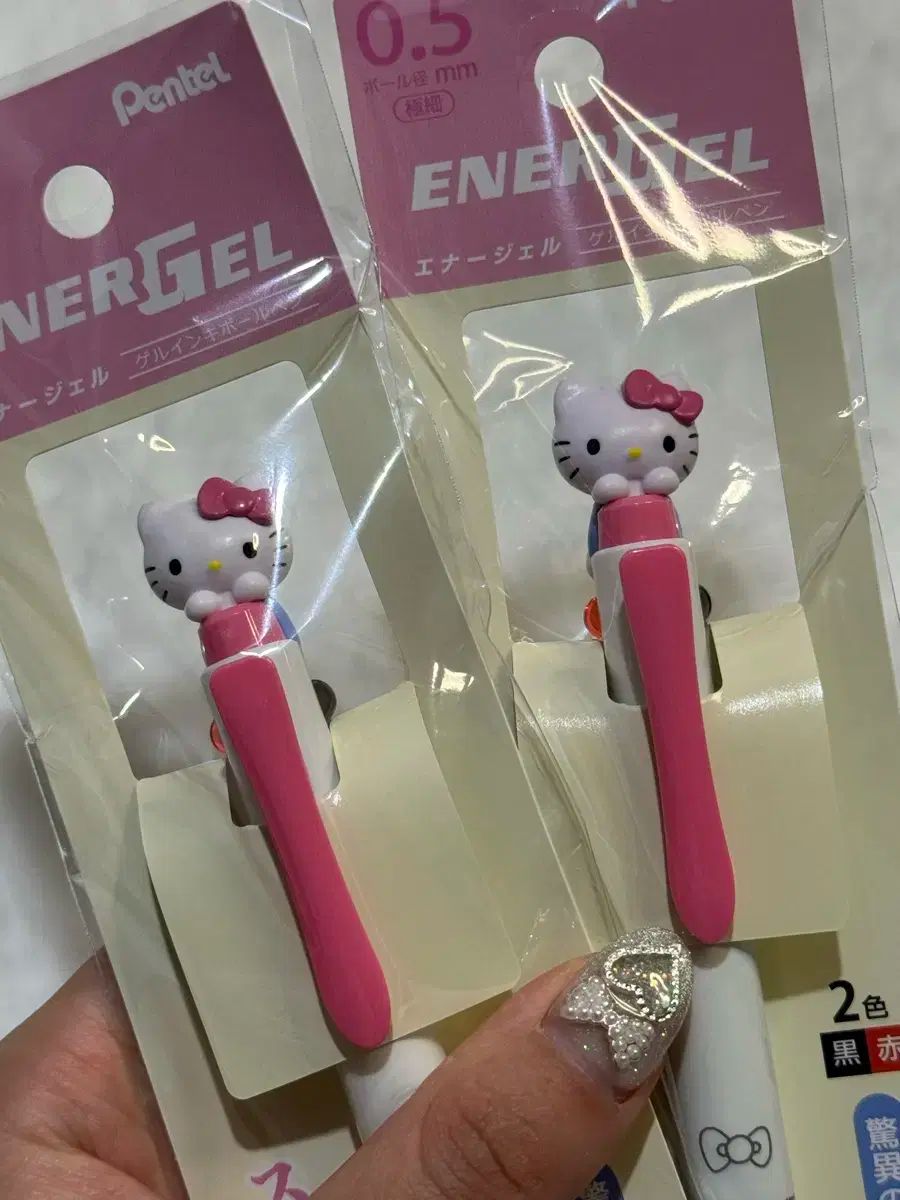 Quatre Reves ボールペン 2本セット　ハローキティ　宝塚　サンリオ Quatre Reves ボールペン 2本セット ハローキティ 宝塚 サンリオ