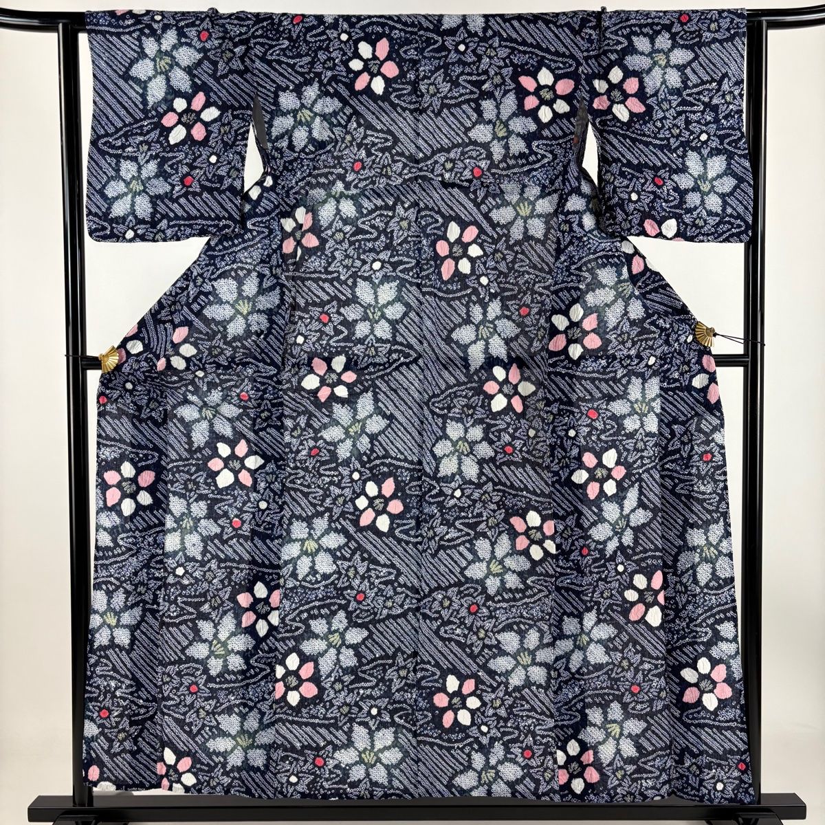 【浴衣】 手縫い 花模様 居敷当てあり 着物 身丈約156.5.cm 浴衣】 手縫い 花模様 居敷当てあり 着物 身丈約156.5.cm 浴衣