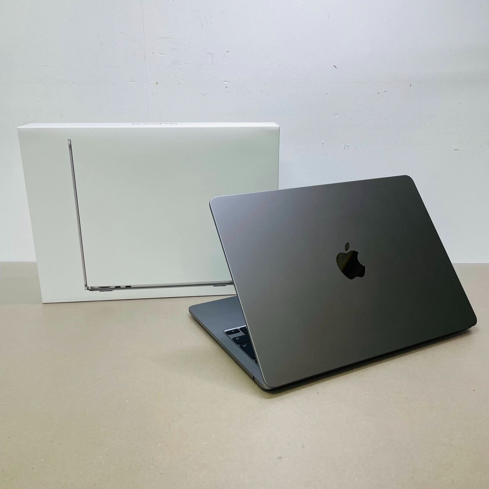 美品　バッテリー最大容量100%  Apple MacBook Air Retinaディスプレイ 13.6インチ M3 2024 8GB 256GB MRXN3J/A 　付属品完備　 C2175  80サイズ発送