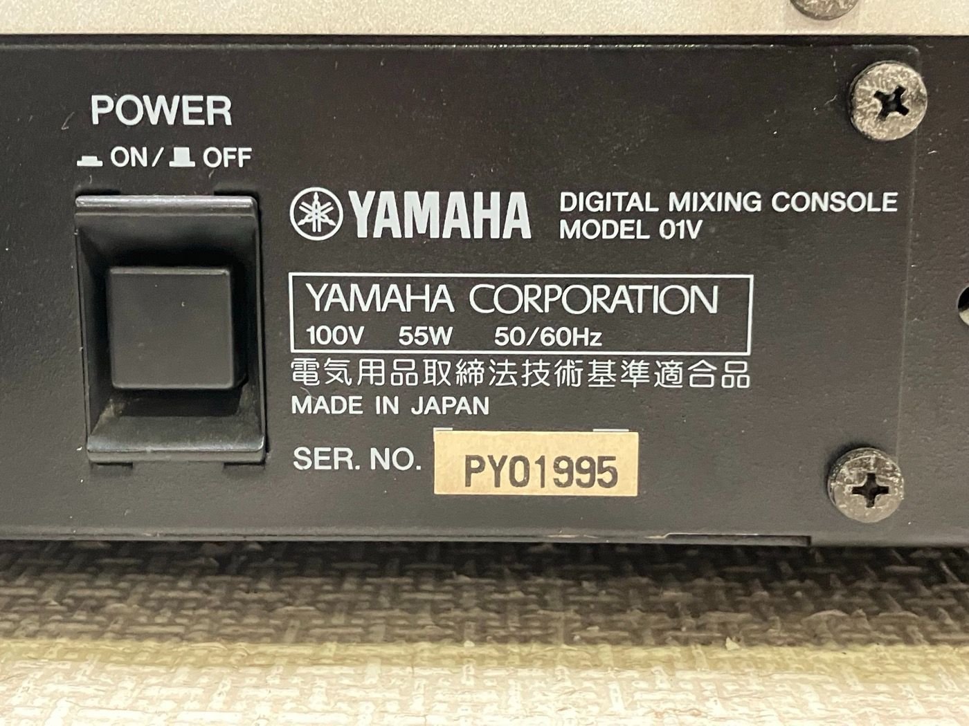 YAMAHA 01V