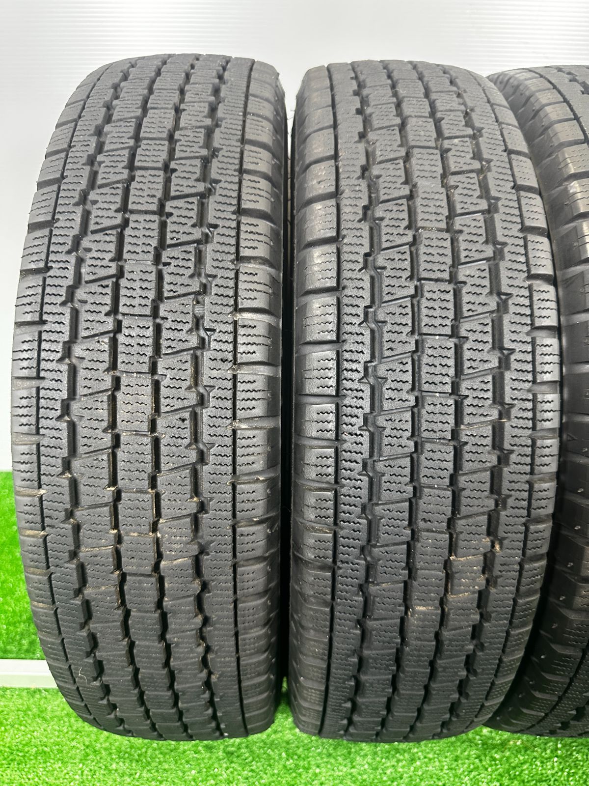145 80R12 LT ブリヂストン W300 製 4本 冬タイヤ スタッドレス TA401