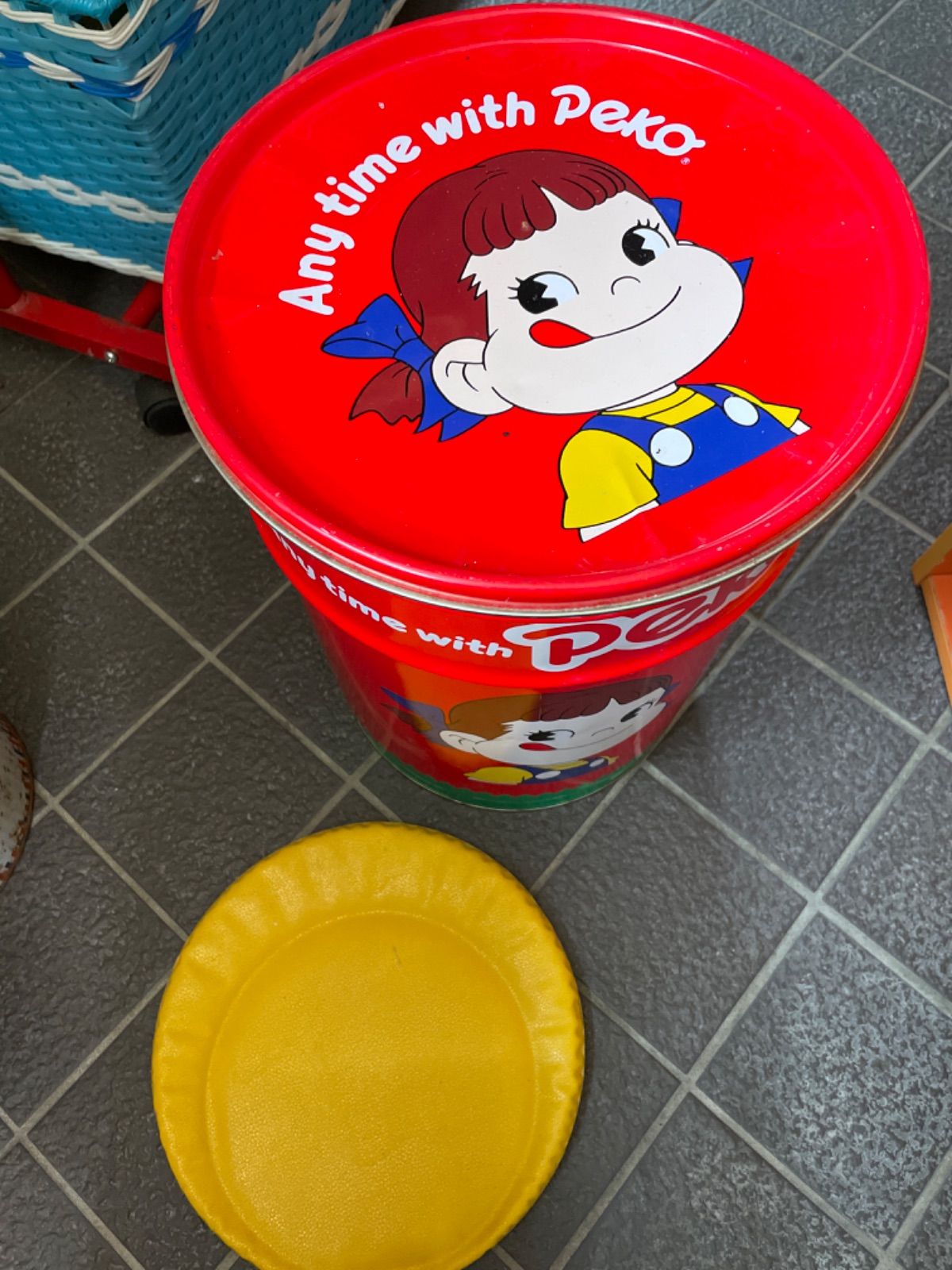 ペコちゃん　スツール缶 楽天市場】ペコちゃんスツール缶 2013ティッシュクッション付き