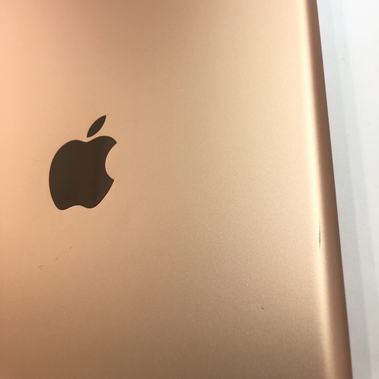 C品】iPad 第6世代 32GB Wi-Fi+Cellular ゴールド - メルカリ