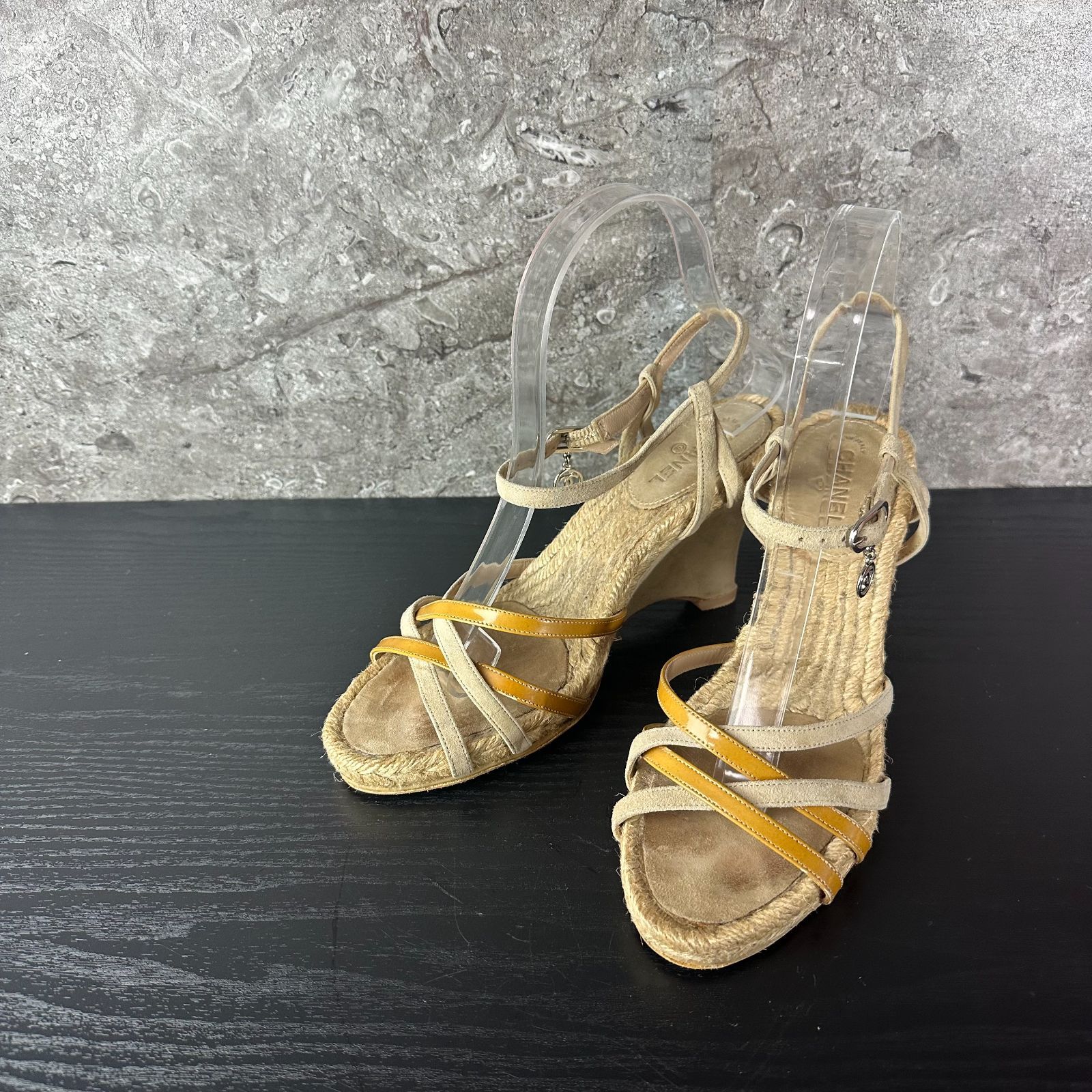 S57 CHANEL シャネル ココマークチャーム ウェッジソール スウェード×エナメル ベージュ サンダル23.5