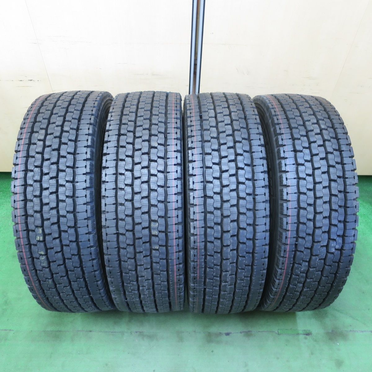23年 トラック タイヤ 245|70R19.5 136|134J スタッドレス ブリヂストン W999 19.5インチ 5041215イスタ