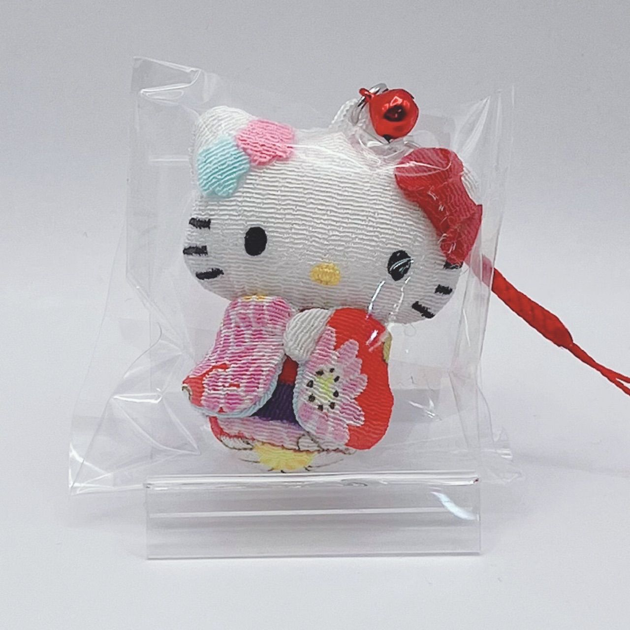 ハローキティ 和柄 うさぎ ちりめんペア　根付けストラップ　フロッキー素材 ハローキティ 和柄 うさぎ ちりめんペア 根付けストラップ