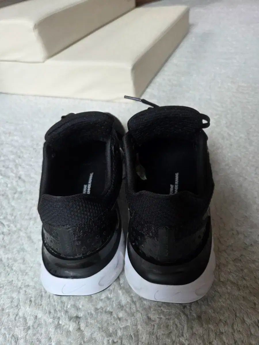 NIKE ナイキ ランニングシューズ 270 サイズ ほぼ OLIVEOS_COM_TR