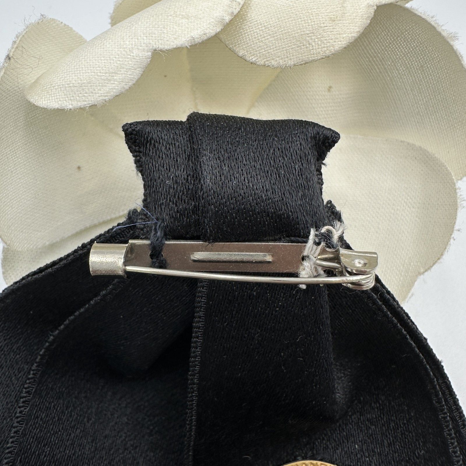 シャネル カメリア×リボン コサージュ ブローチ ブラック×ホワイト 箱