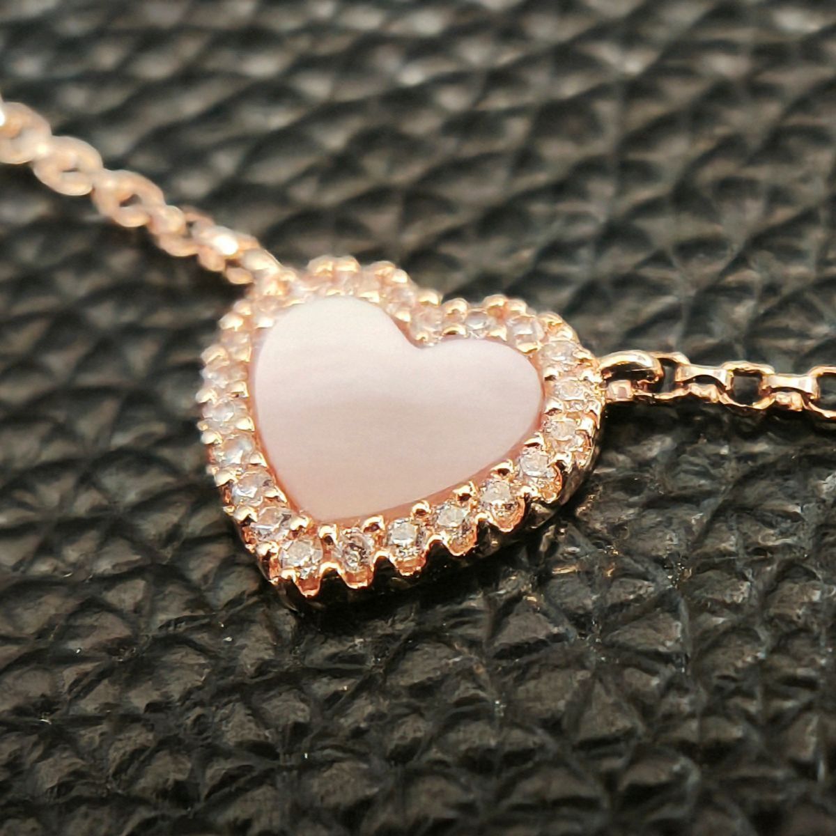 apm MONACO ピンクマザーオブパール ハートネックレス ピンクマザーオブパール ハート 調節可能ネックレス | APM Monaco