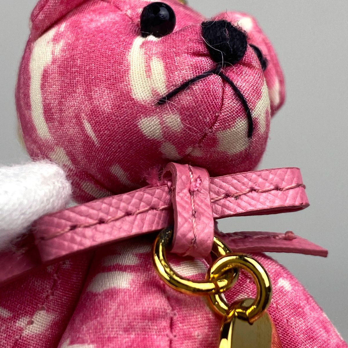 PRADA クマ型キーホルダー ピンク imgrc0167962993.jpg