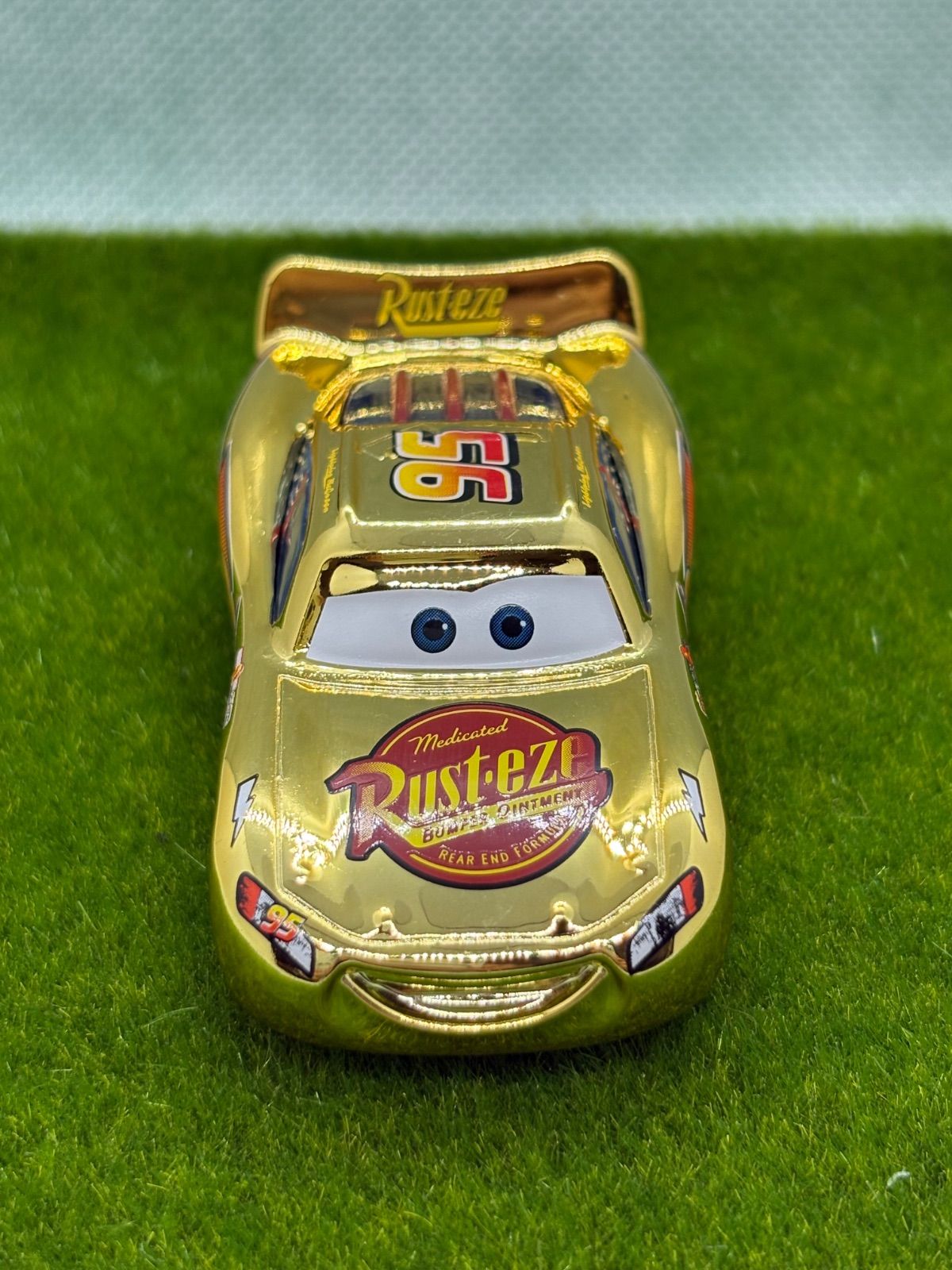 新品】カーズ ミニカー ライトニングマックィーン95 ゴルド 金 - メルカリ