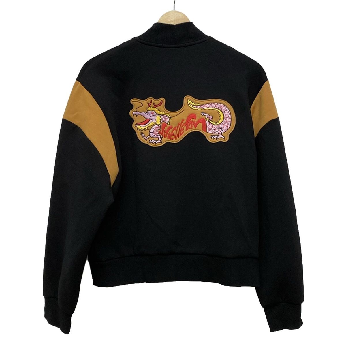 - 黒×ベージュ×マルチ