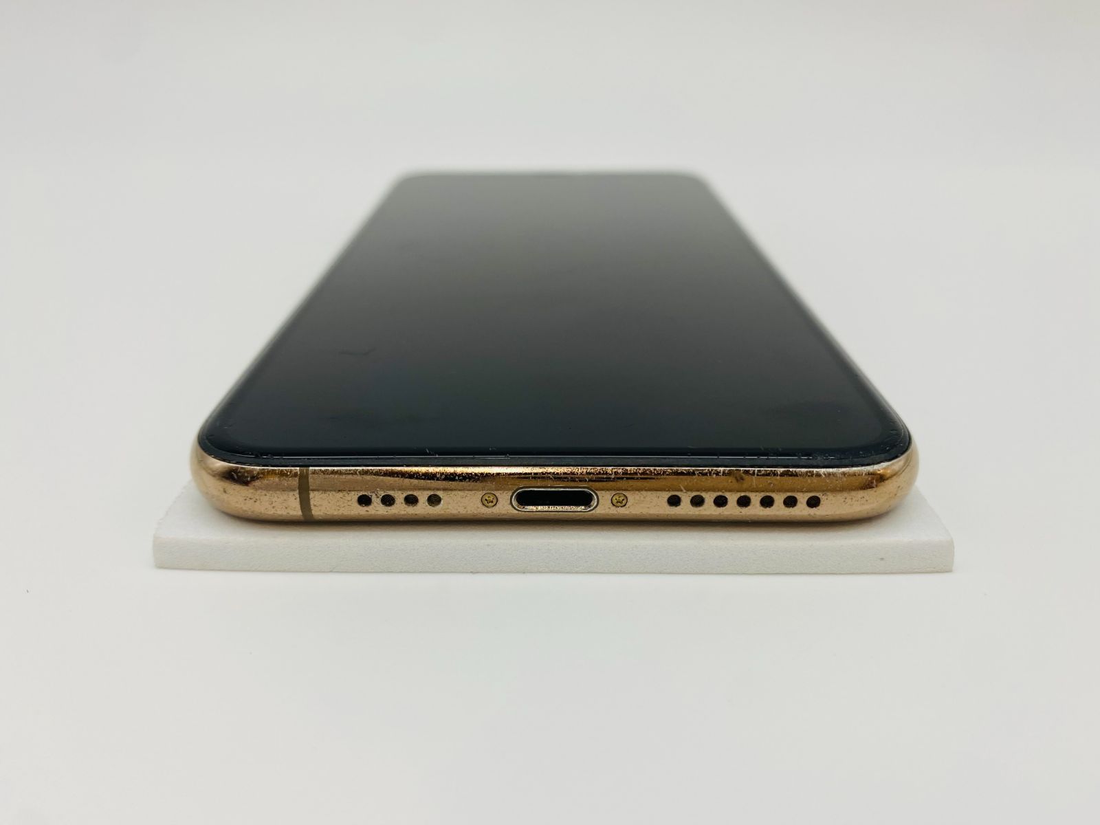 iPhone 11 ProMax 64GB ゴールド/KDDI/新品バッテリー100％/Memumiケース＆ブルーライトカットフィルム付き  11pm-009 - メルカリ