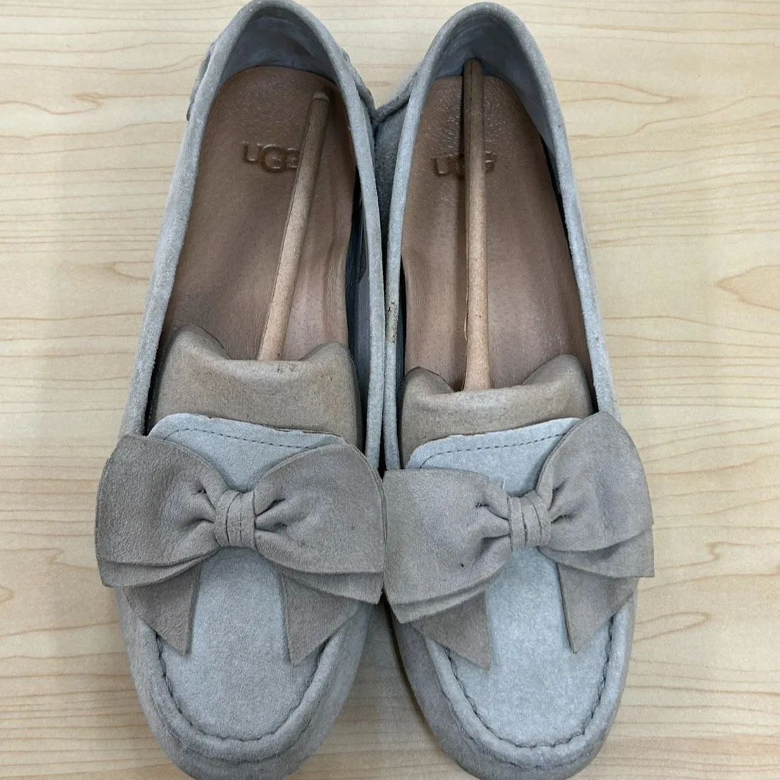 ◎【✨靴✨】UGG アグ リボン シューズ モカシン W DAKOTA SUEDE BOW 