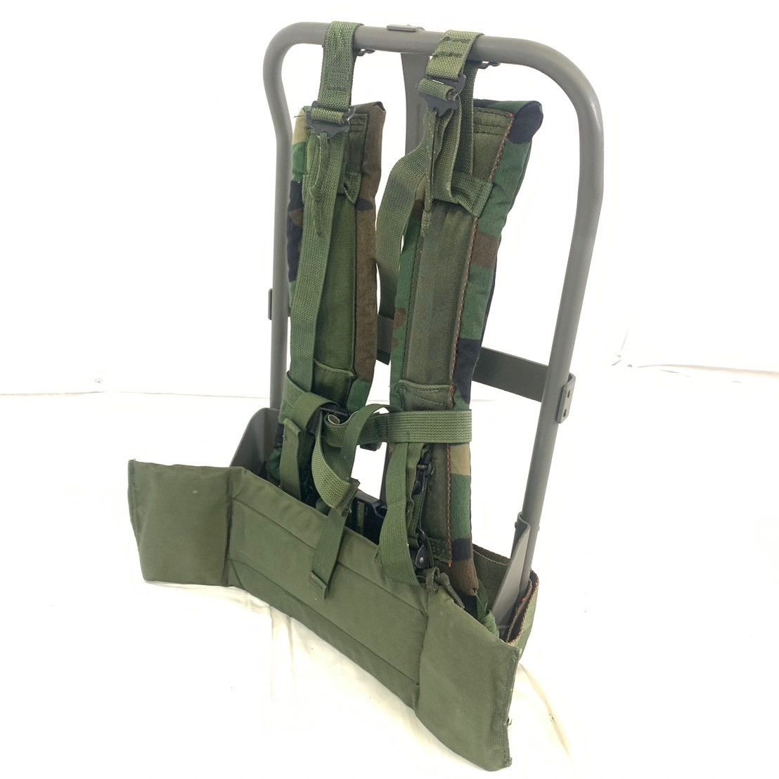 sale￥7610→5600【米軍放出品】リュックフレーム フィールドパック用フレーム ショルダーストラップ/ヒップベルト付き ミリタリー ALICE(120)XC8MK-3