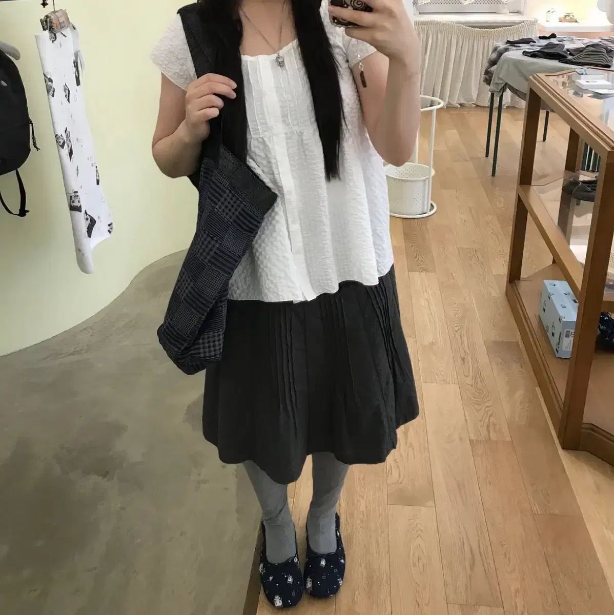 フラット シューズ