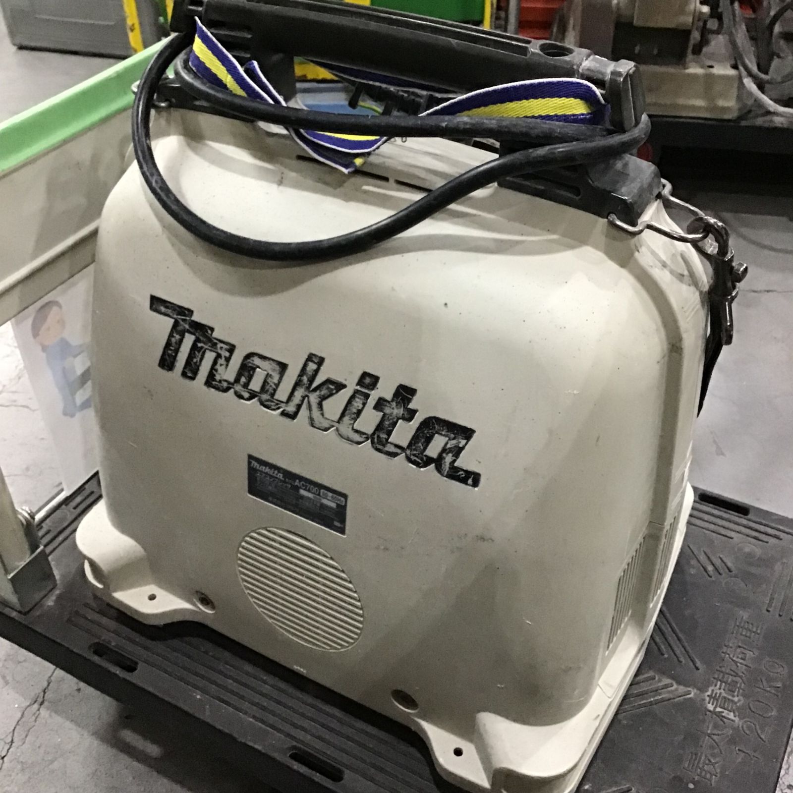 ☆マキタ(makita) エアコンプレッサー AC700【越谷店】 - メルカリ ☆マキタ(makita) エアコンプレッサー AC700【越谷店】 - メルカリ