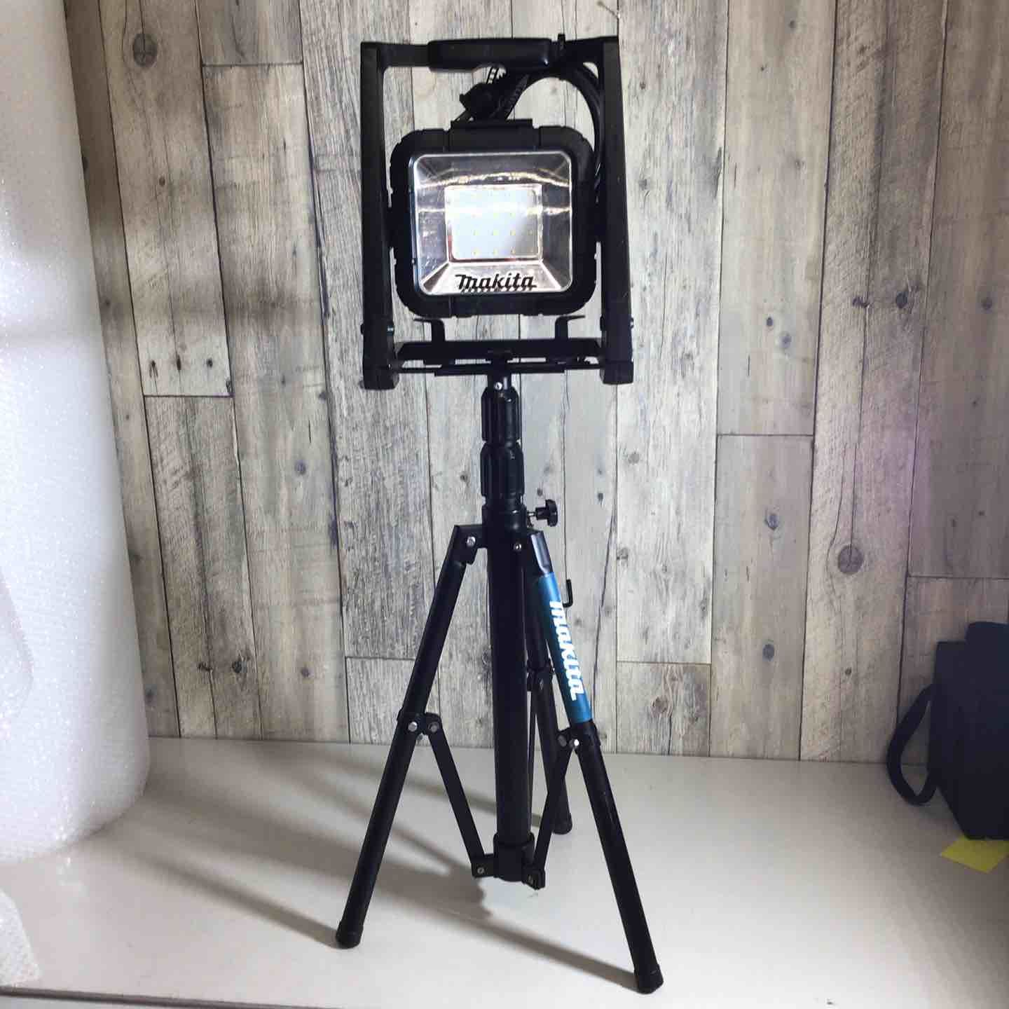 ☆マキタ(makita) コードレスLEDスタンドライト ML805【越谷店