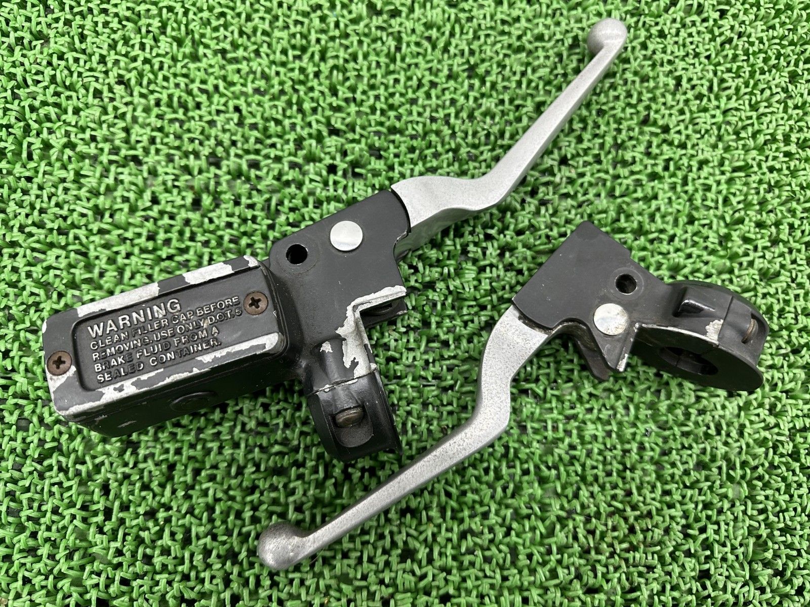 FLHT1340 フロントブレーキマスター 左右 ハーレー 純正 バイク 部品