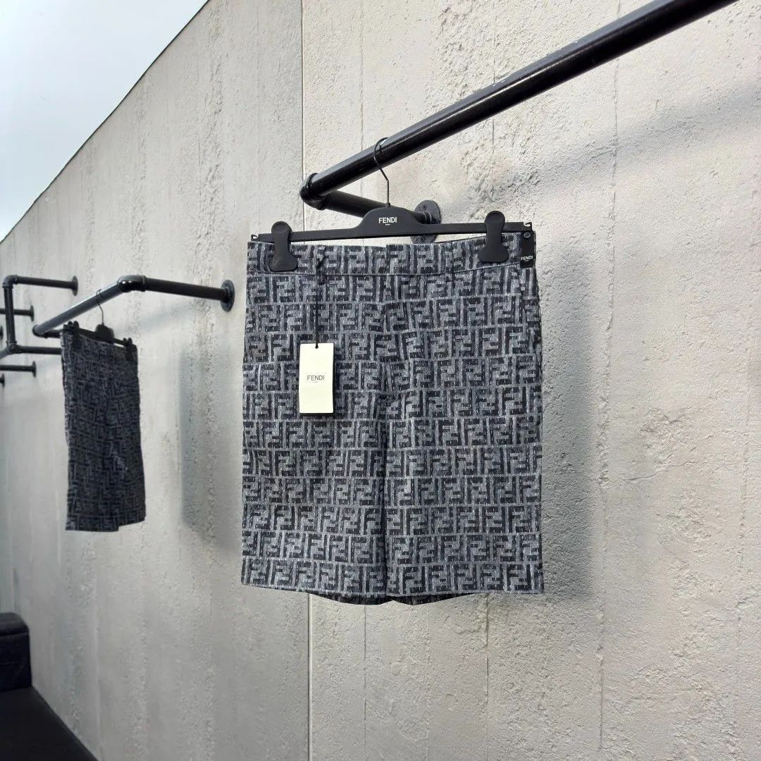 Fendi タイトスカート ロゴパターン グレー