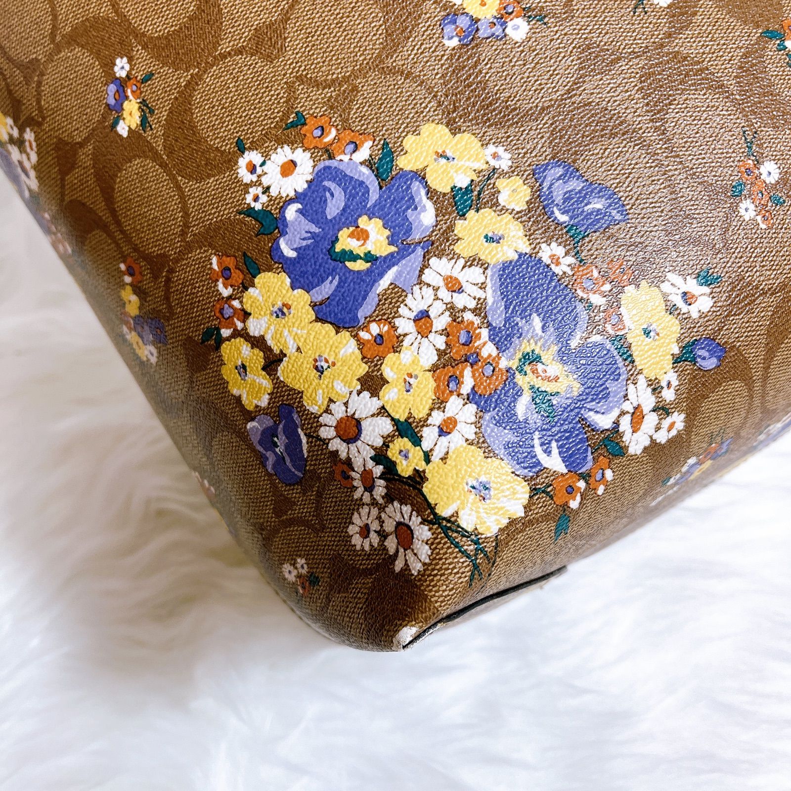 美品　COACH　コーチ　カゴバッグ　トートバッグ　花柄　A4収納◎　肩掛け◎ COACH コーチ 花柄 トートバッグ A4収納可能 リバーシブル