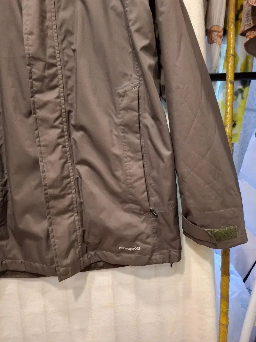 アディダス clima proof フード ジャケット