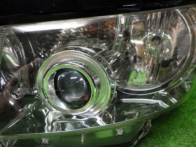 70ヴォクシー ヘッドライト 左右 HID ZRR70⁄75 前期 28-203 - メルカリ