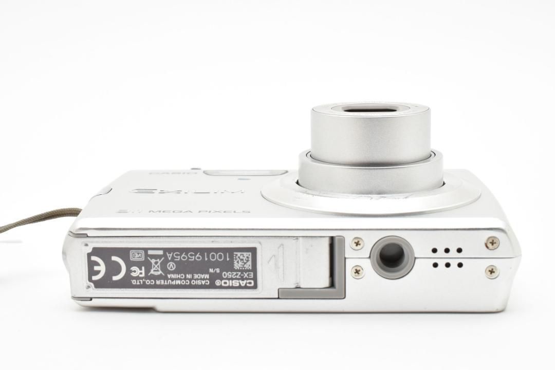 272 CASIO EXILIM EX-Z250 シルバー CASIO EXILIM EX-Z250 12メガ