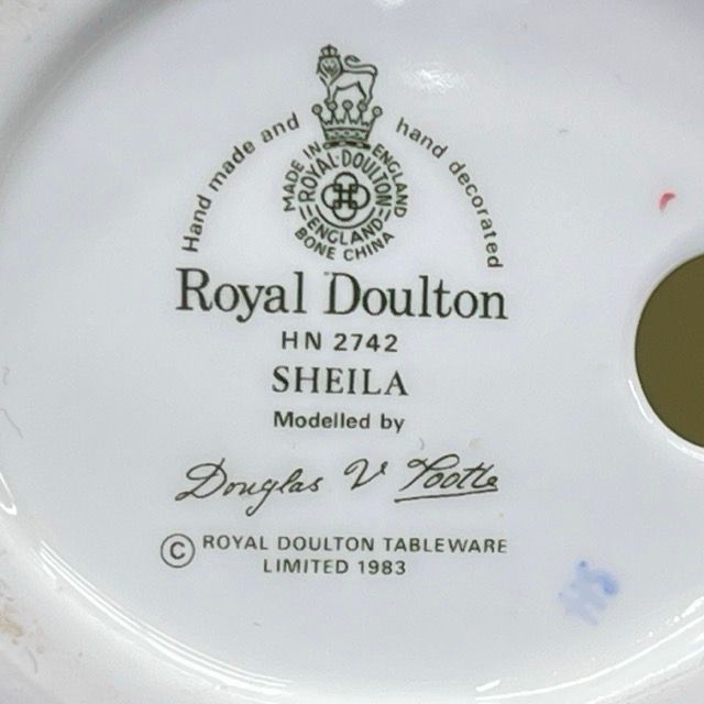 Royal Doulton ロイヤル ドルトン フィギュリン HN2742 SHEILA イングランド 破損あり / 57238