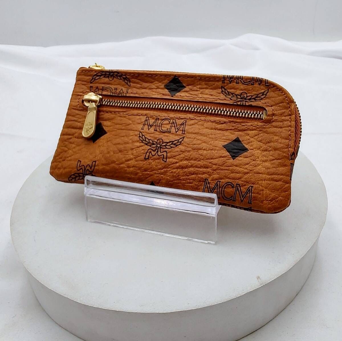 ✨️美品 MCM ラウンドジップ 長財布 型押し レザー 印字 ロゴ 