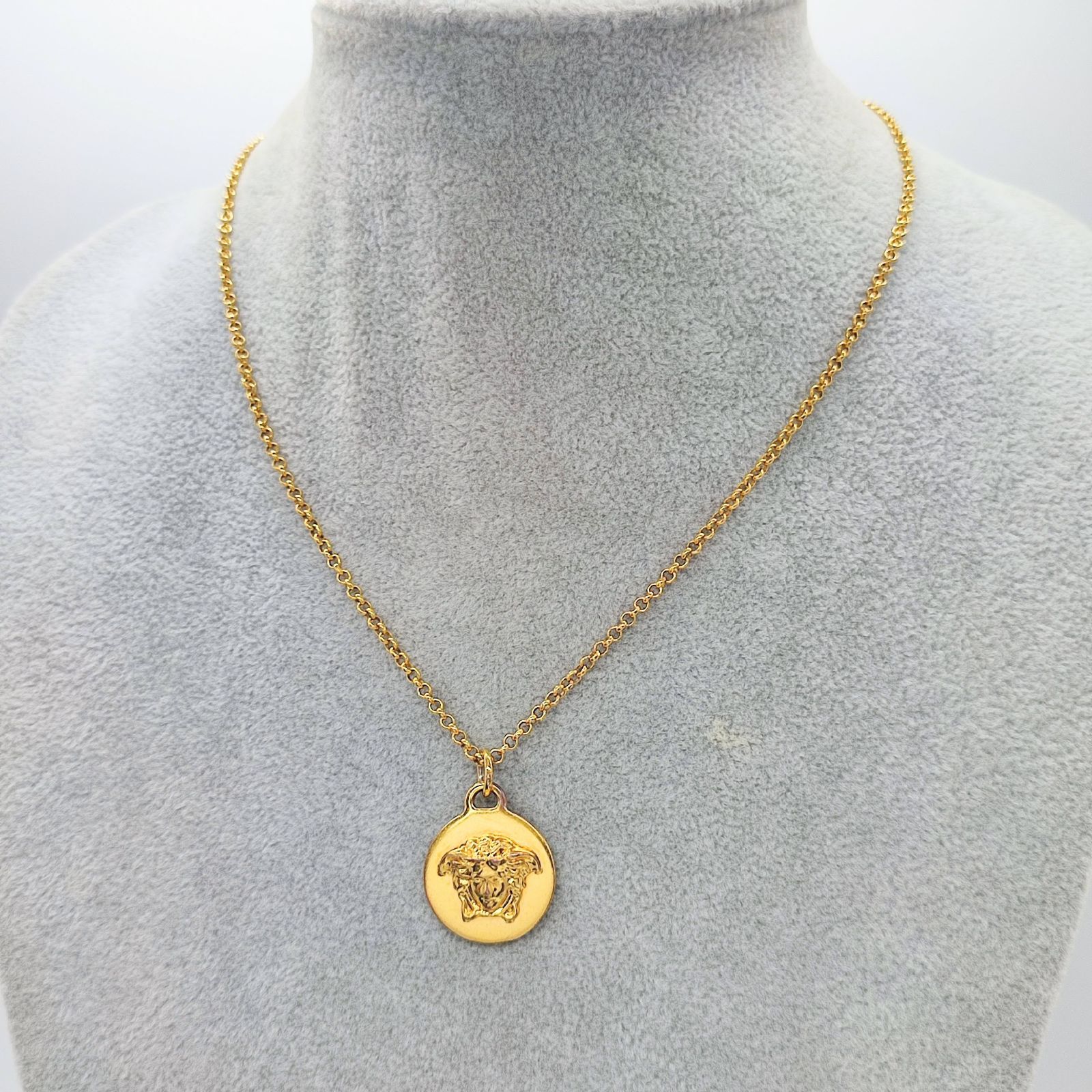 VERSACE ヴェルサーチ メデューサラウンドネックレス ゴールド VERSACE ヴェルサーチ メデューサラウンドネックレス ゴールド