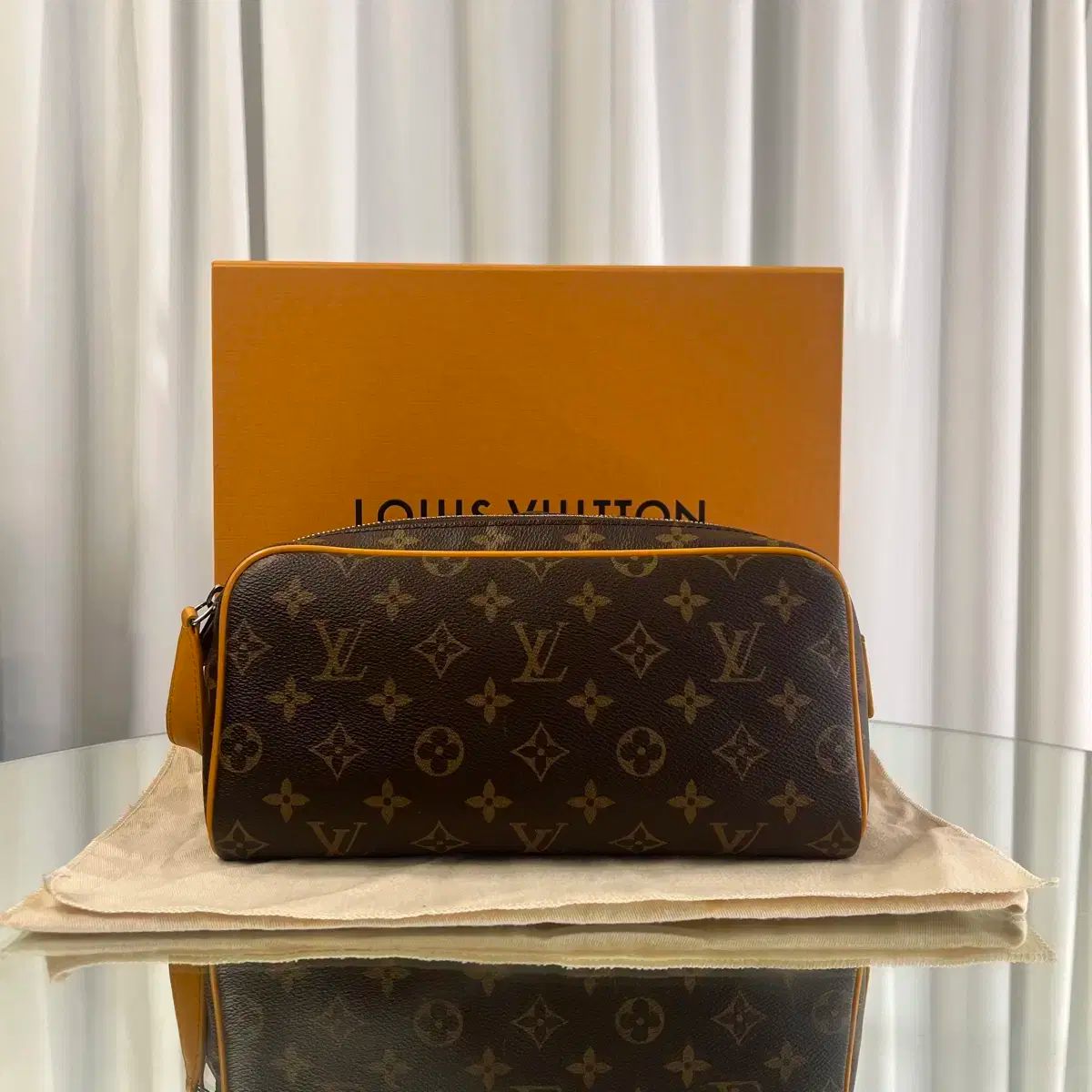 Louis Vuitton ルイヴィトン モノグラム マカサー ド vuttキット