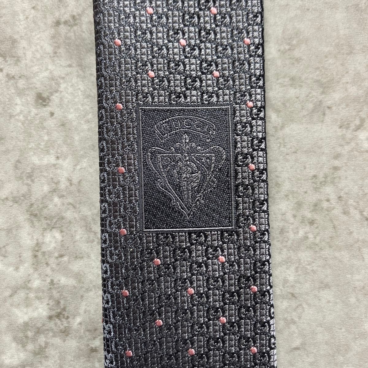 極美品 GUCCI グッチ ネクタイ GG柄 ドット シルバー グレー