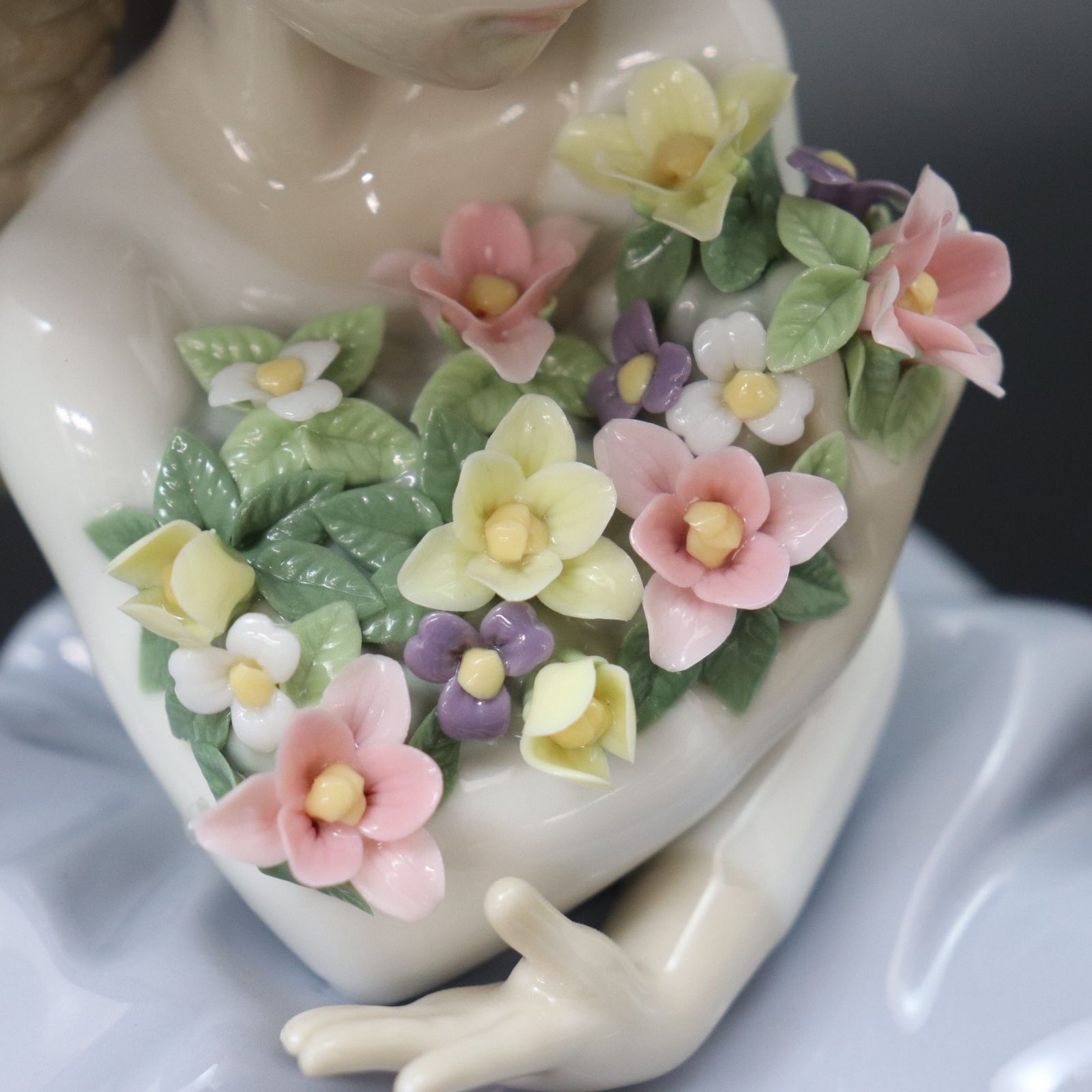 美品ケース付き LLADRO リヤドロ 5862 花の香りにつつまれて ITNEGUFX9PZY 美品 リヤドロ 5862 花の香りに包まれて 少女