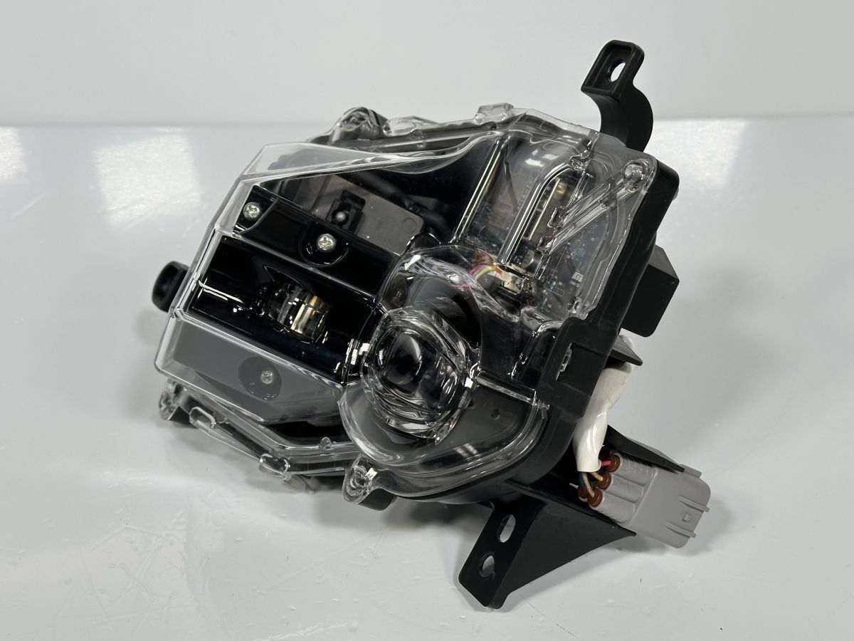 破損キズなし 低走行 レクサス UX250h MZAH10 MZAH15 純正 左フォグランプ Assy フォグライト LH LED 81220-76040 76-51 A 管理27808