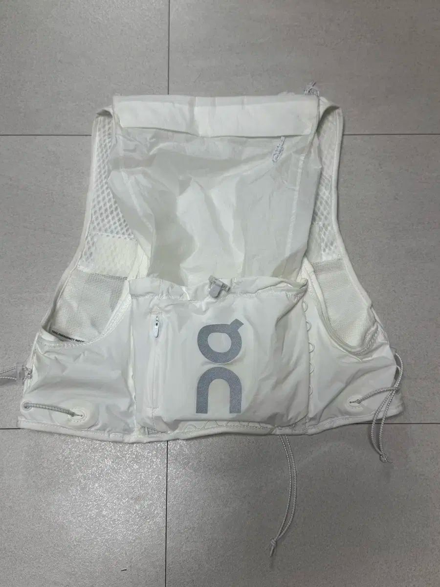 オンランニング ウルトラ ベスト 10 L