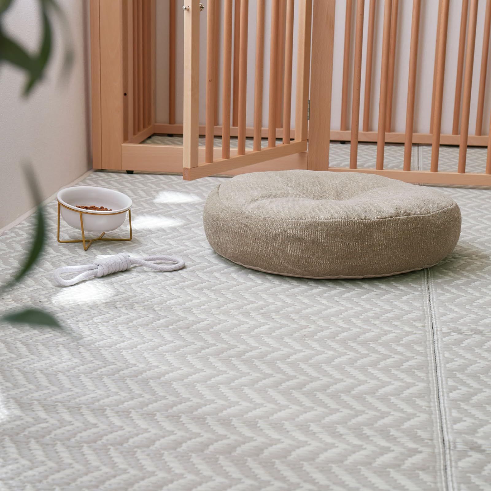 萩原 水拭きできる い草風カーペット 裏貼り パスラッシュ グレー 江戸間4.5畳 約261X261cm 上敷き ヘリンボーン風 パステルカラー 子供部屋 ペット