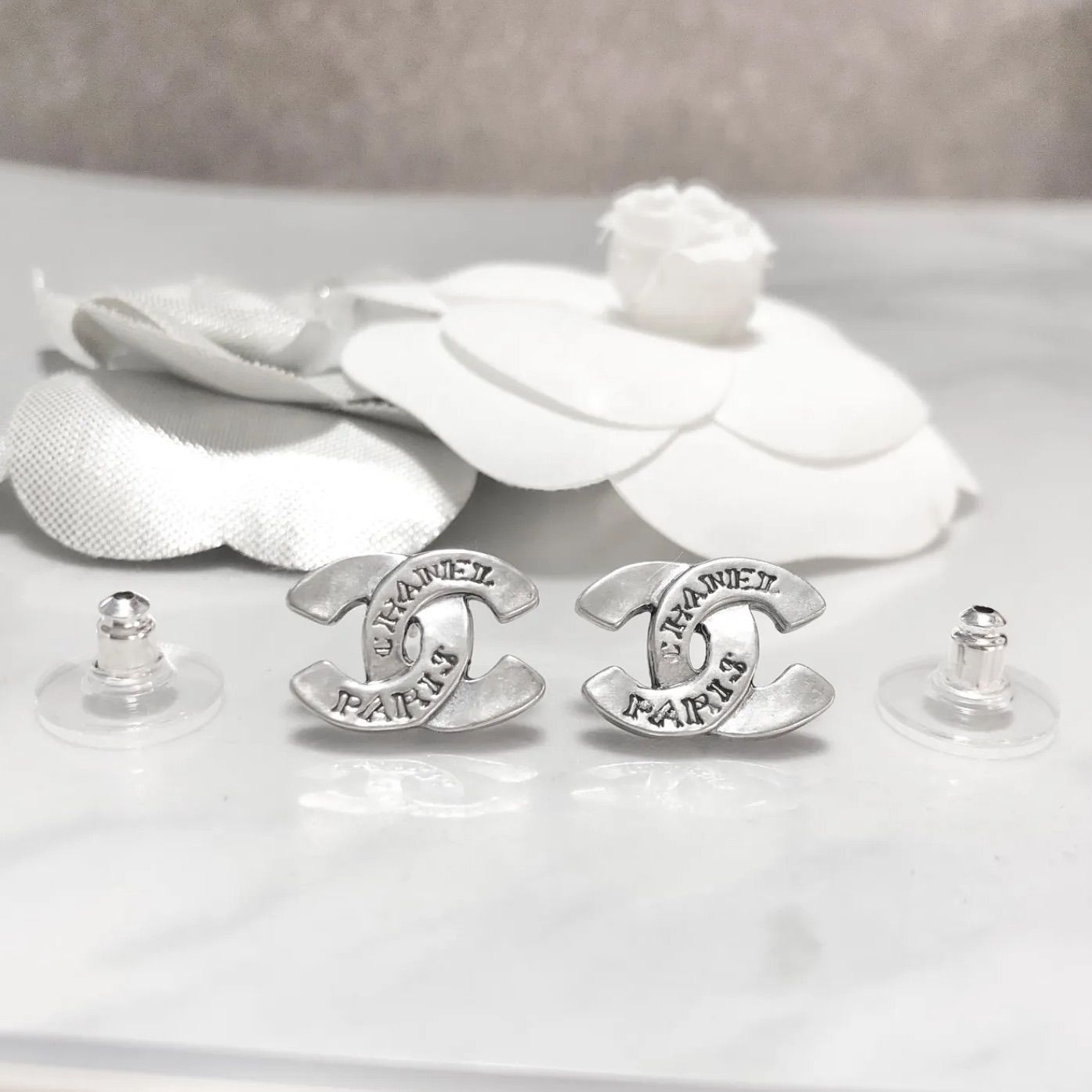 CHANEL ヴィンテージ　シルバーピアス　正規品　ココマーク CHANEL/シャネル】ココマーク ロゴ ピアス シルバー系｜ヴァル