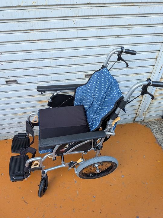 送料無料 一部地域を除く レッグサポート代用品 日進医療器 介助式多機能車椅子 ウルトラ NAH-U2W KM-25-1006-09