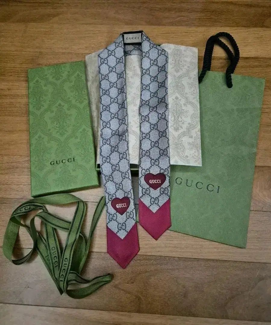 GUCCI グッチ GG ハート ツイリー スカーフ バンド