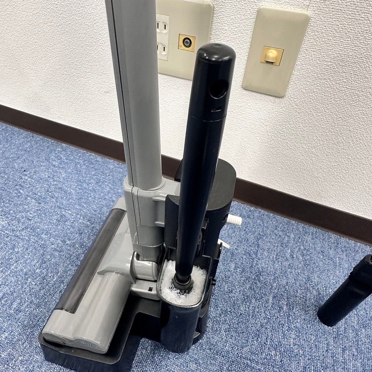 アイリスオーヤマ 充電式サイクロンスティッククリーナー AZ-SCD